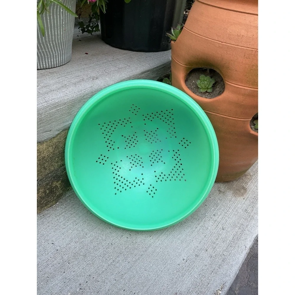 Tupperware Jade Green  Strainer Colander 339 Plastic Made in USA Vintage